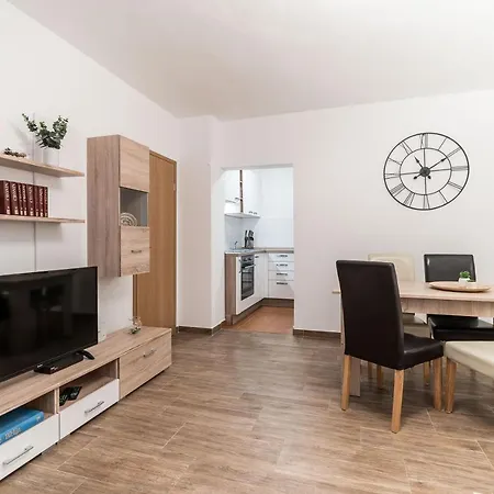 Visic's Place Apartment *