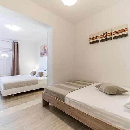 Visic's Place Apartment *